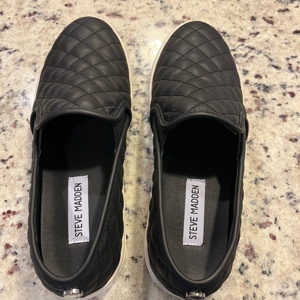 Never worn!  Steve Madden Size 8